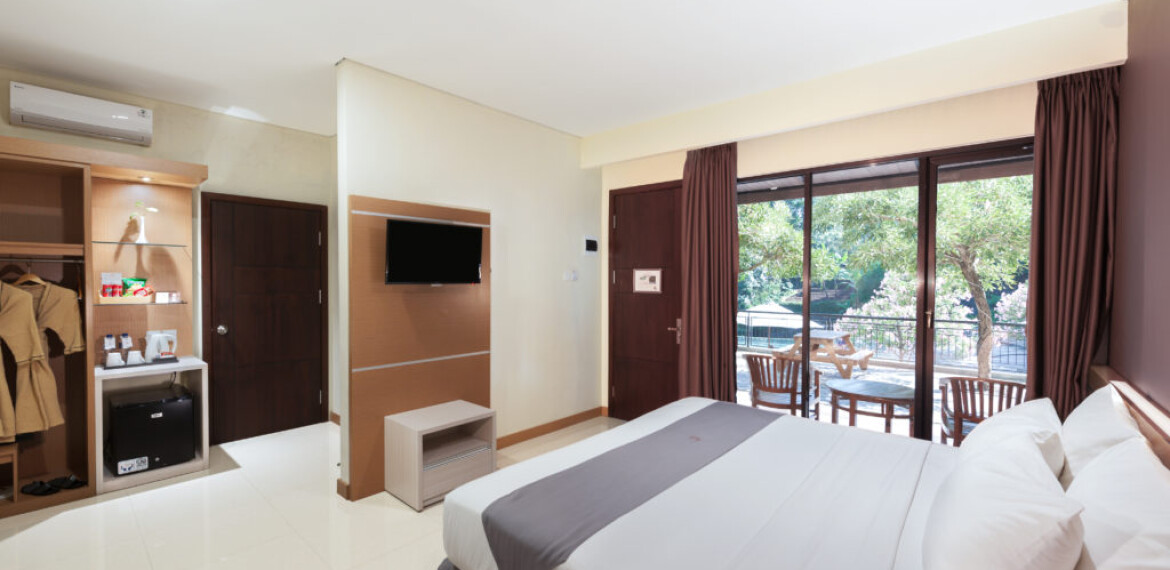 Pool Side Room