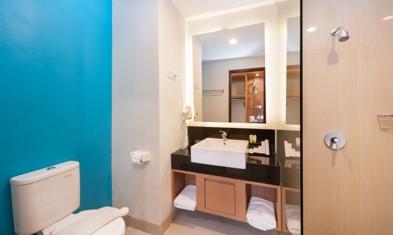 Pool Side Room